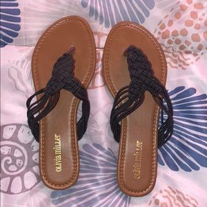 Super cute Olivia Miller flip flops in Olive green